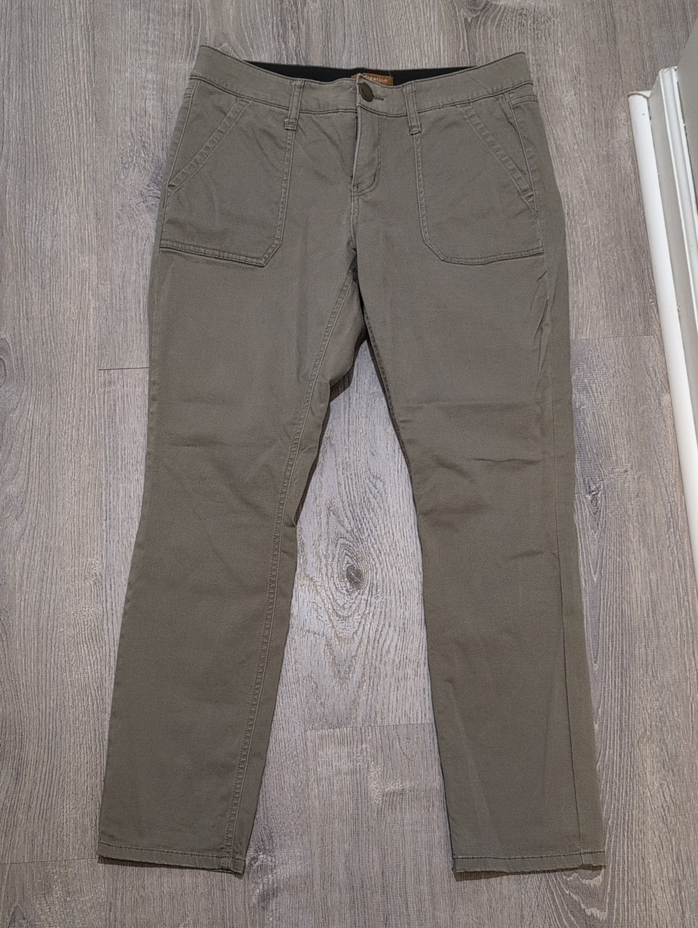 Recreation Olive Green Casual Pants